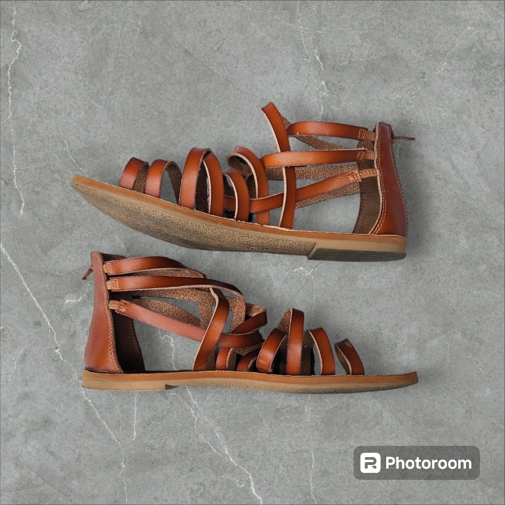 Universal Thread Gladiator sandals fit like an 8